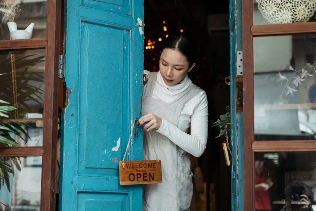 Pengangkutan buah kelapa sawit di perkebunan Indonesia
